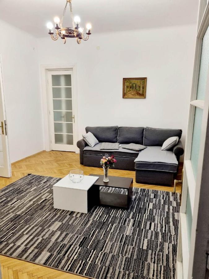 Cozy Apartment Near City Center Bukarest Exterior foto