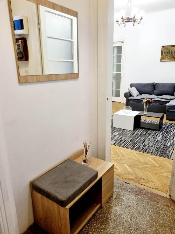 Cozy Apartment Near City Center Bukarest Exterior foto
