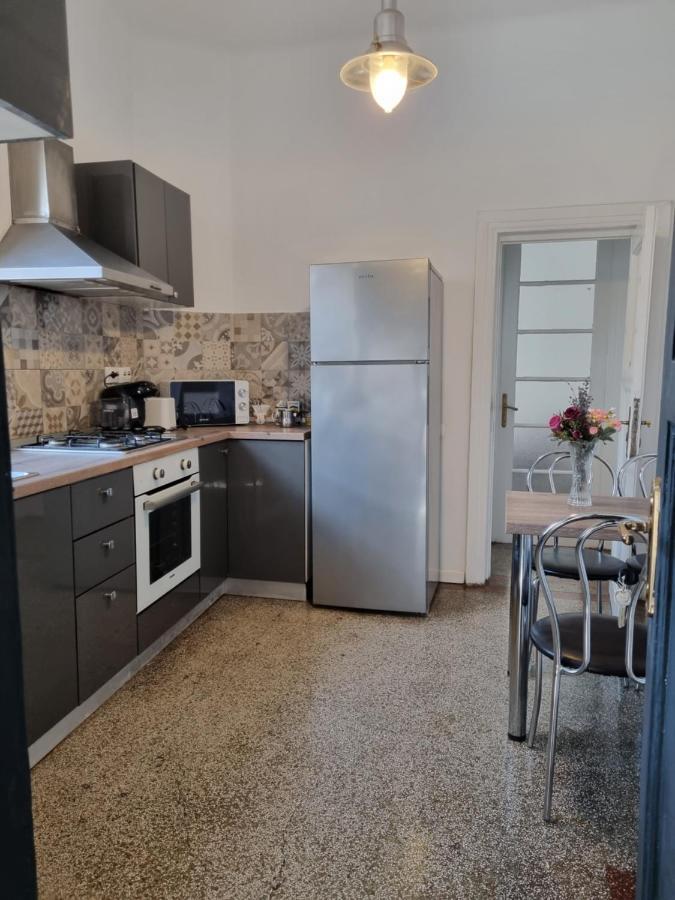 Cozy Apartment Near City Center Bukarest Exterior foto