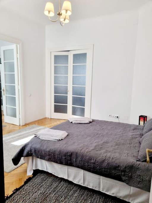 Cozy Apartment Near City Center Bukarest Exterior foto