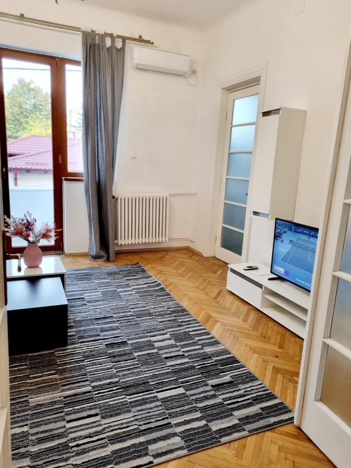 Cozy Apartment Near City Center Bukarest Exterior foto