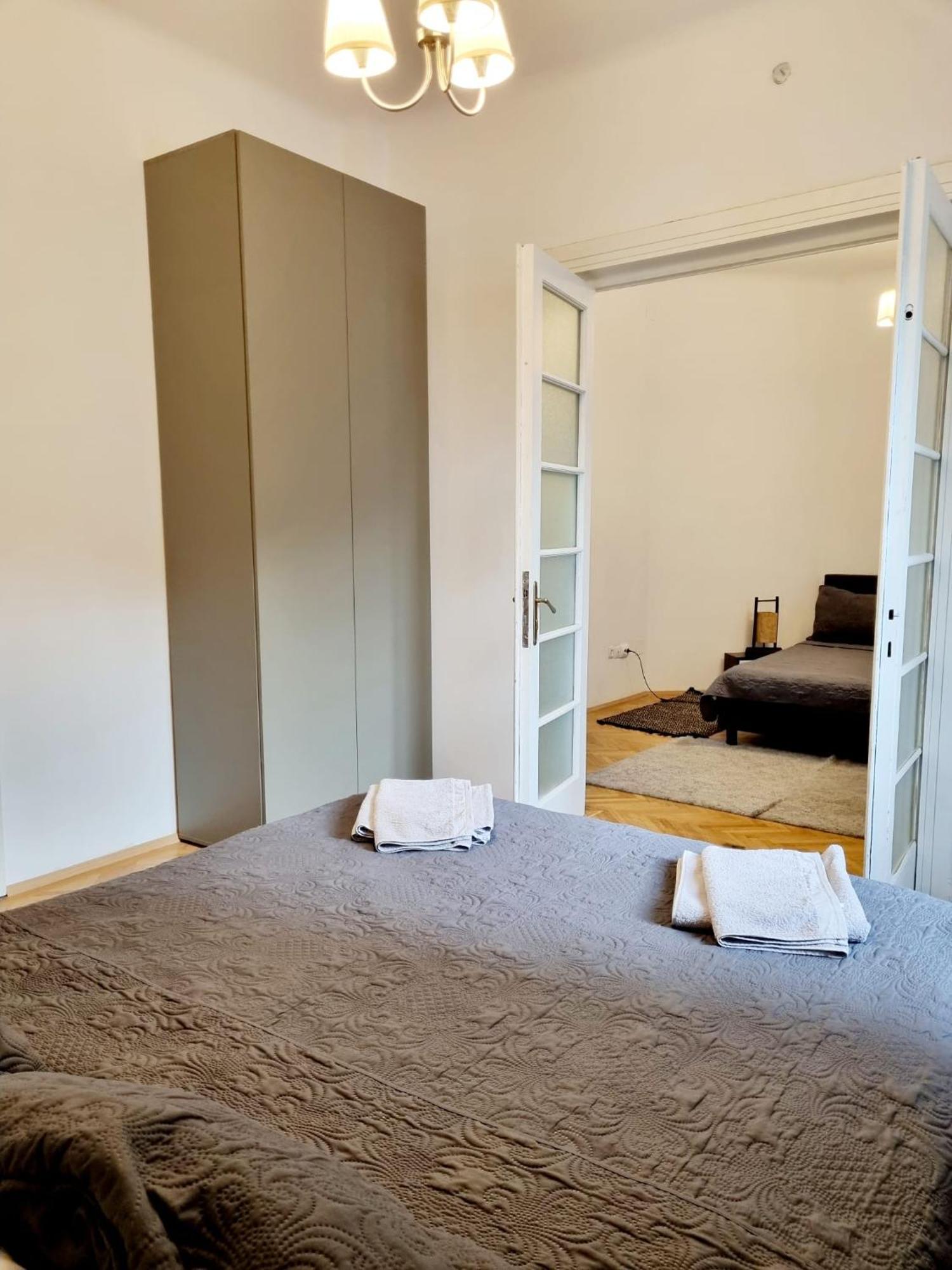 Cozy Apartment Near City Center Bukarest Exterior foto