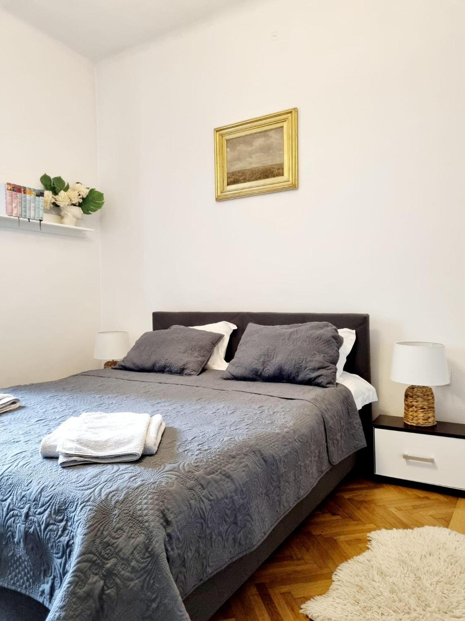 Cozy Apartment Near City Center Bukarest Exterior foto