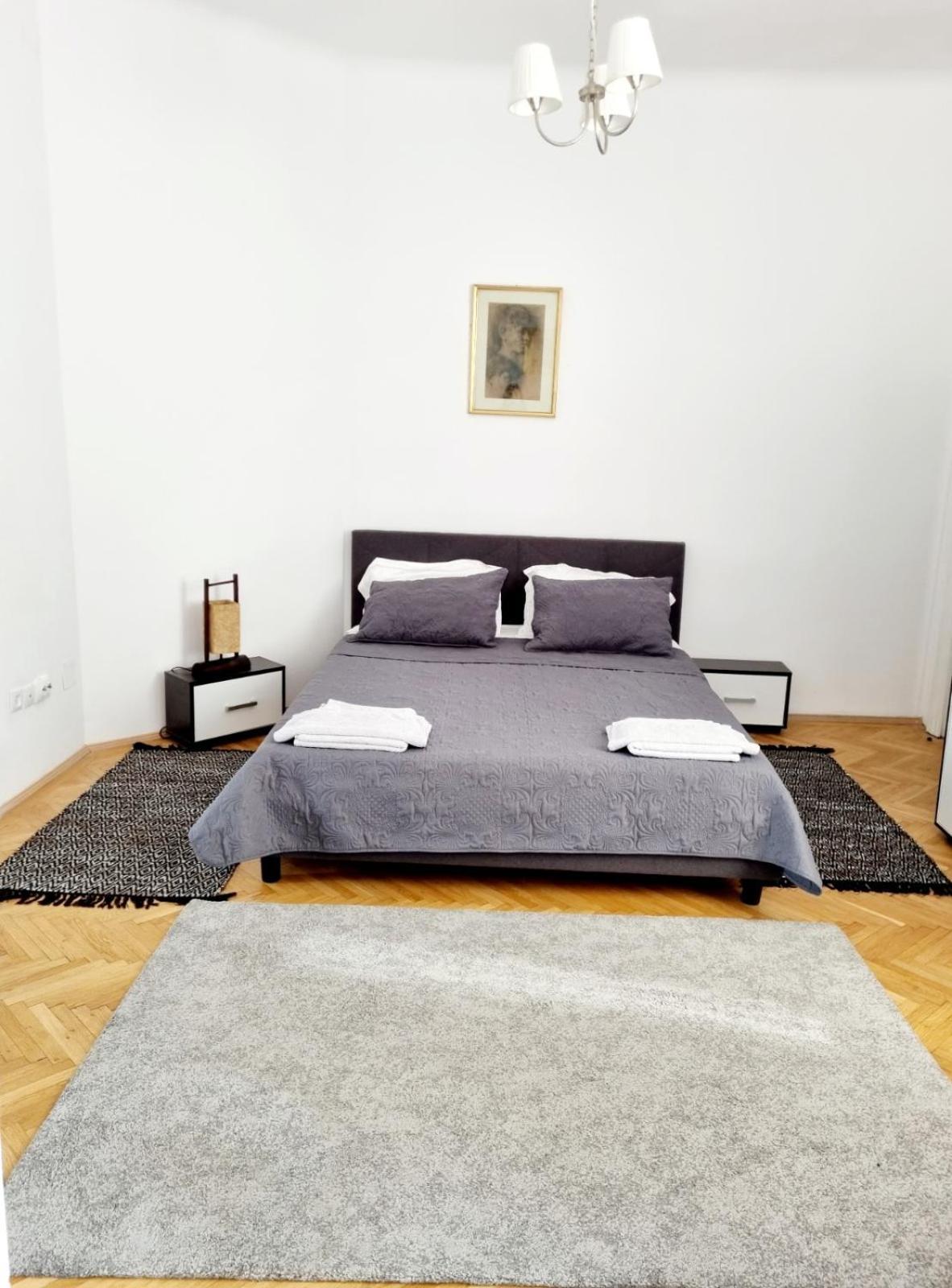 Cozy Apartment Near City Center Bukarest Exterior foto